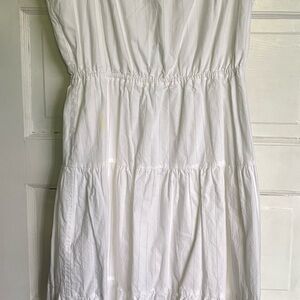 Elegant White Sleeveless Dress